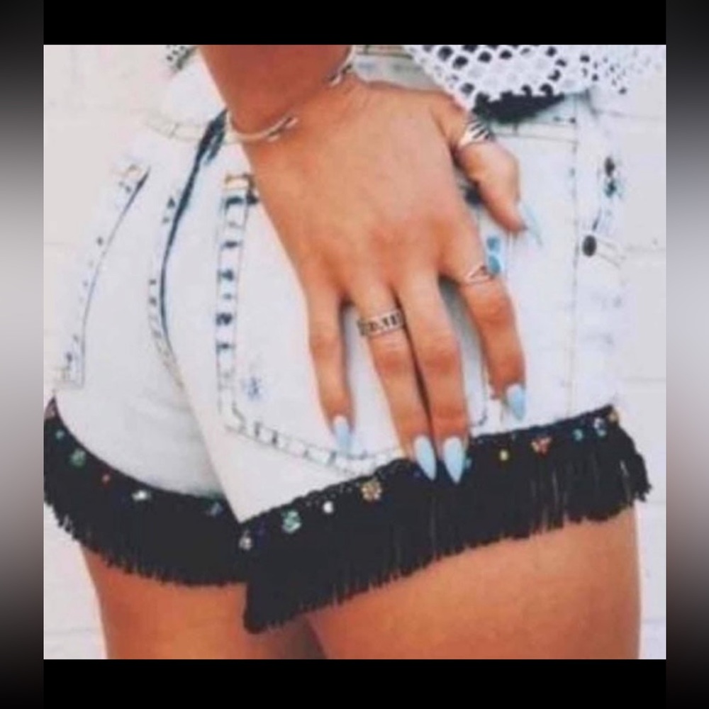 ISO. I’m in love with these and I’m looking for a size 30-32.